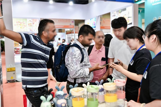 2025义乌礼品展:源头好货现场高效对接,IP+包装新势能引爆多场景采购