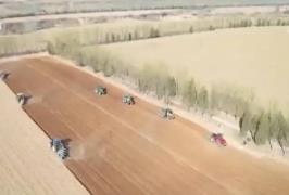 从“靠天等苗”到“科技育苗” 希望的田野书写“智慧春耕”新故事