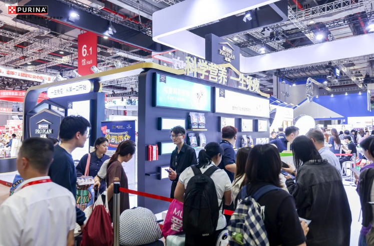 冠能全系列产品亮相它博会，科学营养助力宠物一生免疫
