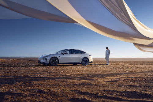 家庭出行必看！15万预算买新能源，安全性能谁更抗打？