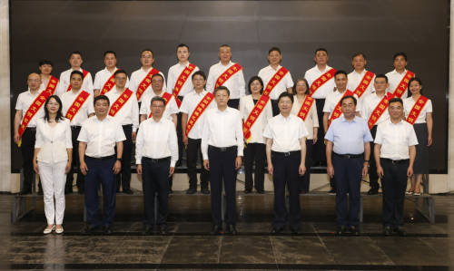 ​老板集团高质量发展再获肯定，荣登“全国文明单位”榜单