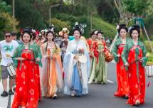 华服“舞动”中原 激活文旅融合新动力