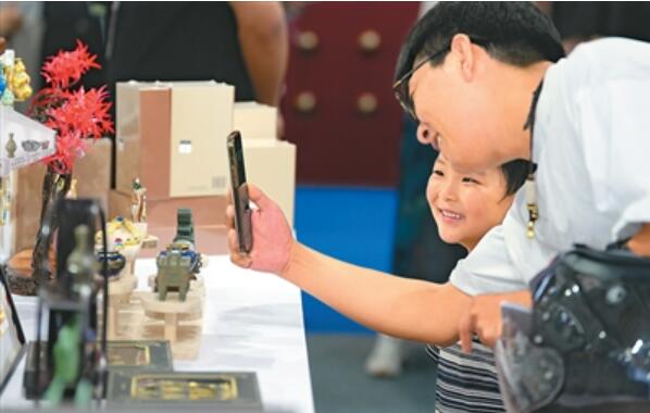 满足情绪价值 留存城市记忆  特色文创成文旅市场新宠