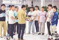 高校专业齐上新 开山弟子忙进阶