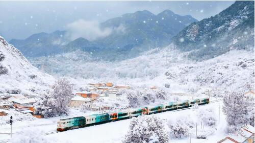 “星光·燕赵号”首发张家口 开启冰雪旅行新体验