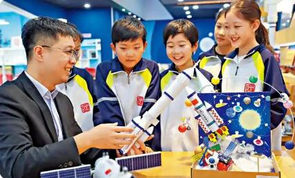 分类推进·学科融通·学用结合——教育部新闻发布会聚焦加强中小学科技教育