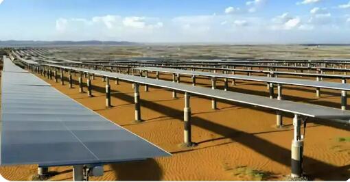 国内最大单体山丘光伏项目并网发电