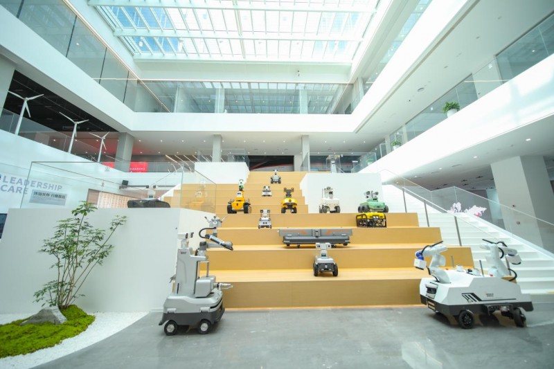 无改造适配机场环境，智能驱鸟机器人守护萧山空港