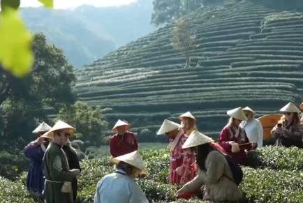 “中国游+中国购”掀热潮 “利好举措+优化体验”服务外国游客解锁多彩中国