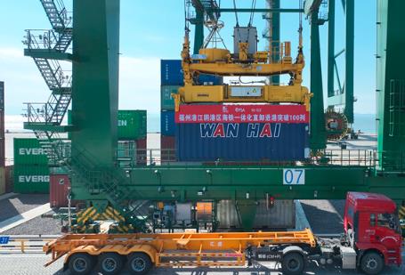 福州港集装箱海铁联运一体化直卸业务突破100列