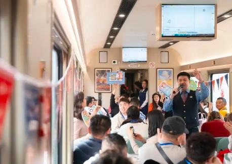 黑龙江开行今冬首趟冰雪旅游列车