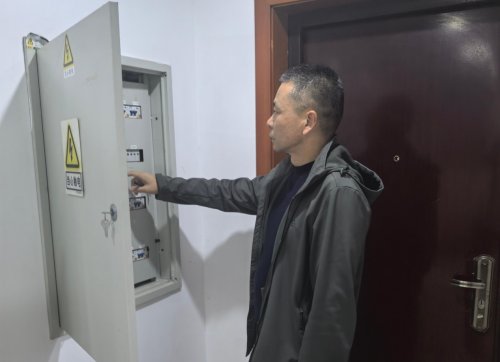 线上线下同频共振：双管齐下织牢安全 “防护网”