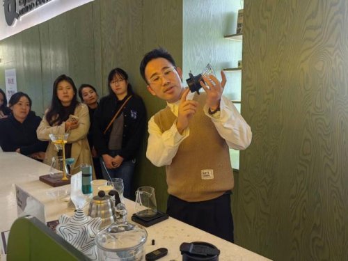 以咖啡之道 磨砺烟草匠心