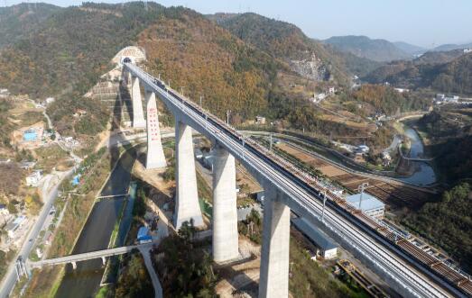 进度条刷新！西十高铁全线铺轨贯通