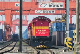 中欧班列累计开行突破12万列 发送货值超4900亿美元