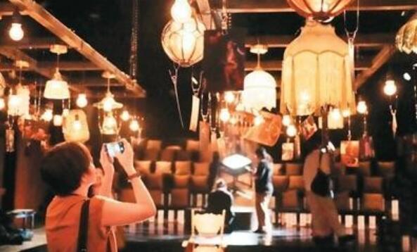 从“观戏”到“入戏”——环境式小剧场带来演艺新生态