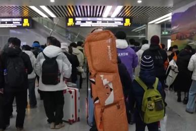 全方位便利举措“组合拳”服务冰雪游 方便雪友出行实现下车即转乘无缝衔接