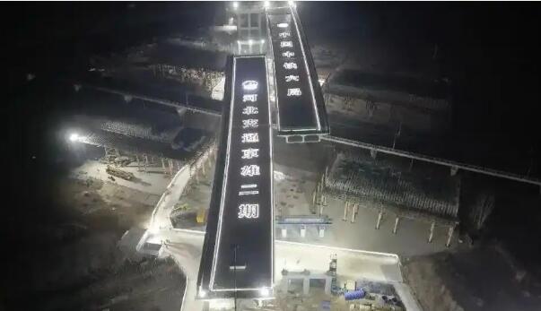 上跨京广高铁双幅转体桥顺利转体 京雄高速二期主体建成