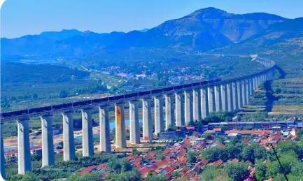 “西煤东运”大通道瓦日铁路再破年运量亿吨大关