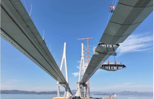 国内首座市域（郊）铁路跨海大桥合龙