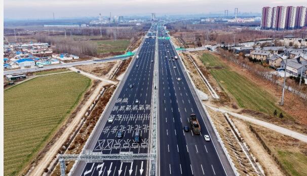 全国首个“六改十二车道”高速公路改扩建项目建成通车