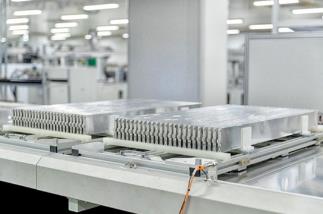 原材料价格飙升传导至终端 动力电池产业链涨价潮起