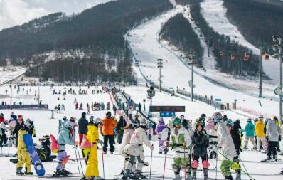 河北张家口：冬奥小城崇礼2025年接待游客破千万