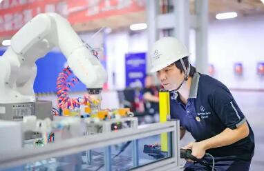 “人机协作”新岗位密集涌现 AI激活就业市场新动能