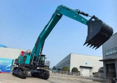 中国加长臂挖掘机刷新臂长纪录 将服务中东填海工程