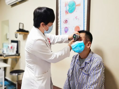 微创技术点燃新希望：海卓思引流器植入成功挽救复杂青光眼患者视力