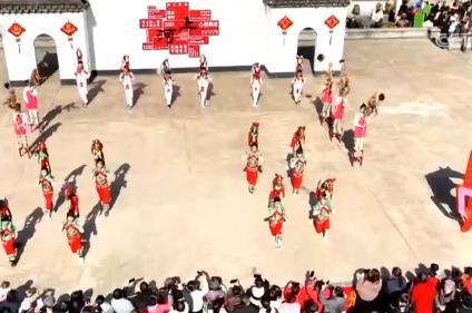 新年伊始消费升温年货市集火热 “顶流”美食满足味蕾活跃经济