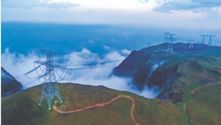 南方电网西电东送年送电量首超2600亿千瓦时 创历史新高