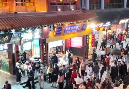 老字号“破圈突围”焕发新活力 创新触“潮”拥抱新消费