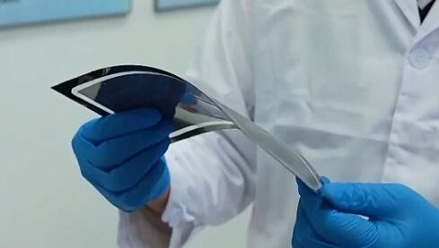 我国科学家成功研发叠层柔性太阳能电池