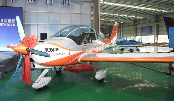 国产动力轻型运动飞机“阿若拉”在湖南株洲交付