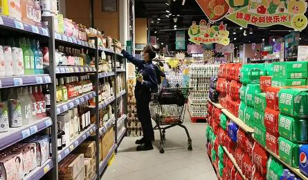 2025年社会消费品零售总额突破50万亿元 超大规模市场优势持续显现