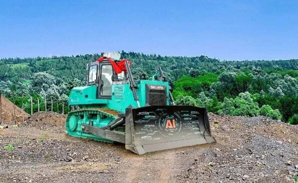 全球首台AI纯电无人推土机投入常态化运营