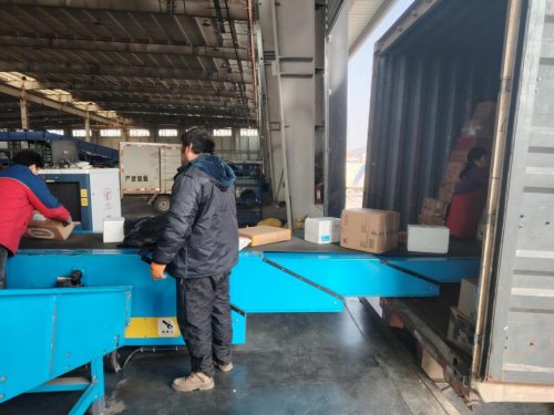 湖北武穴：晨曦中的“守门人” 织密寄递环节“安全网”