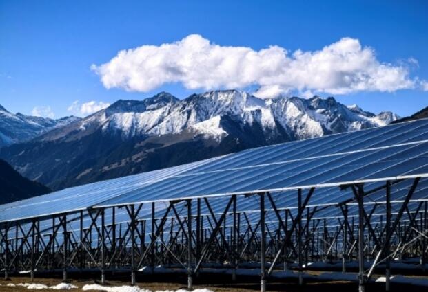 国内首个水光蓄储一体化光伏项目并网发电