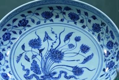 纹饰纹样与赛博光影碰撞、古韵国风成“顶流审美” 中华文化创新表达彰显蓬勃生命力