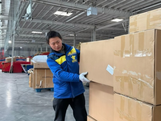 德邦快递的长期主义：从装卸台到雪山之巅的坚守力量