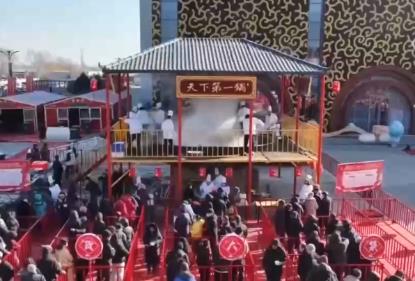 办年货、赏民俗、观花灯，新年氛围感已拉满！“年经济”释放强大消费潜力