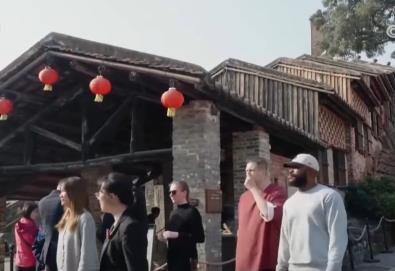 “新年俗”“新年货”圈粉海外游客 “到中国过春节”成为时髦新风尚