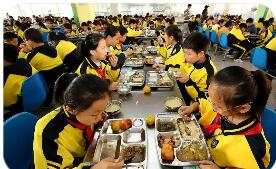 教育部将持续推进校园餐、教辅、校服等专项整治