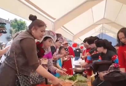 “潮”出消费新活力！“传统+创意”掀起最炫民族风 游客沉浸式享受新春乐趣