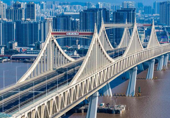 国内最大跨度公轨两用多塔刚性悬索桥永宁大桥正式通车