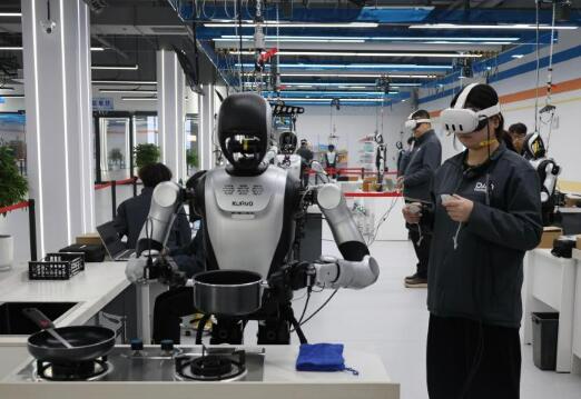 数据训练驱动中国人形机器人产业“场景进化”