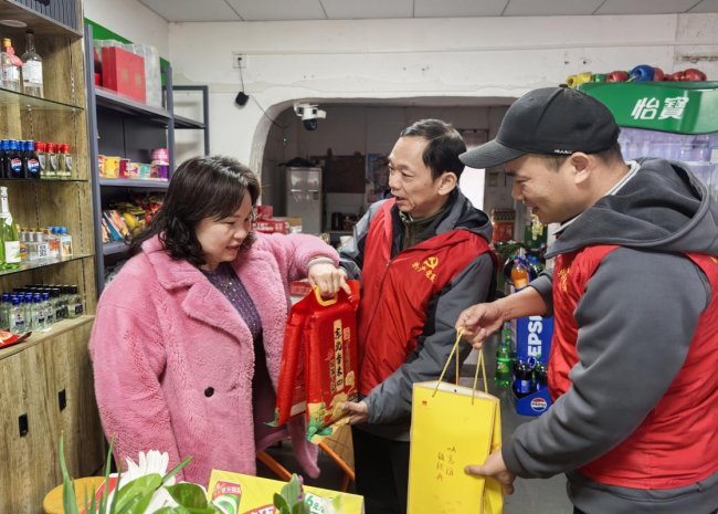 岁寒情深送温暖 精准帮扶暖人心