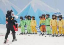 新雪季 冰雪世界成了研学“热课堂”