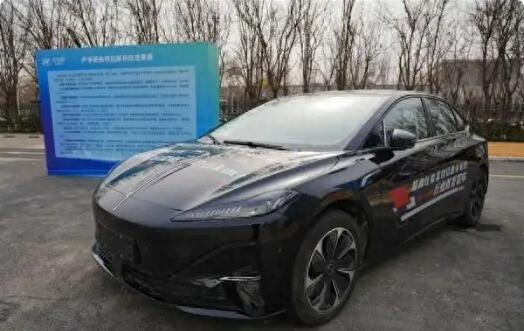 行业首发！超高比能富锂锰固液电池在中国一汽装车